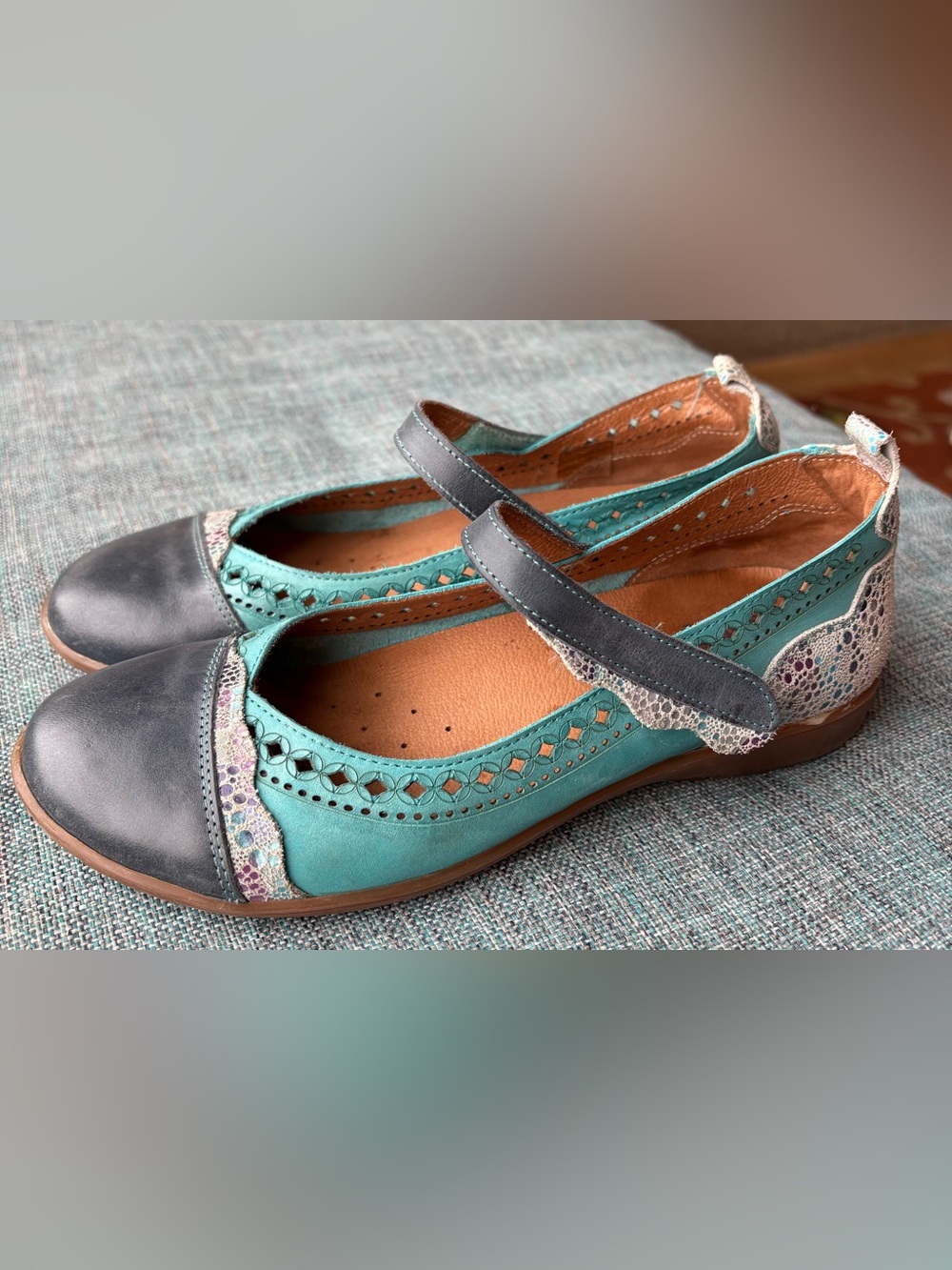 Wandapanda Mary Jane Turquoise & Deep Teal Leather Flats w Iridescent Trim - 38